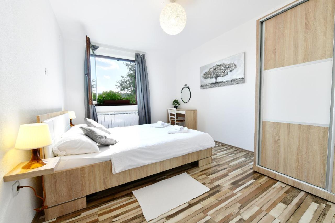 Holiday Home Ostrun Раковица Екстер'єр фото