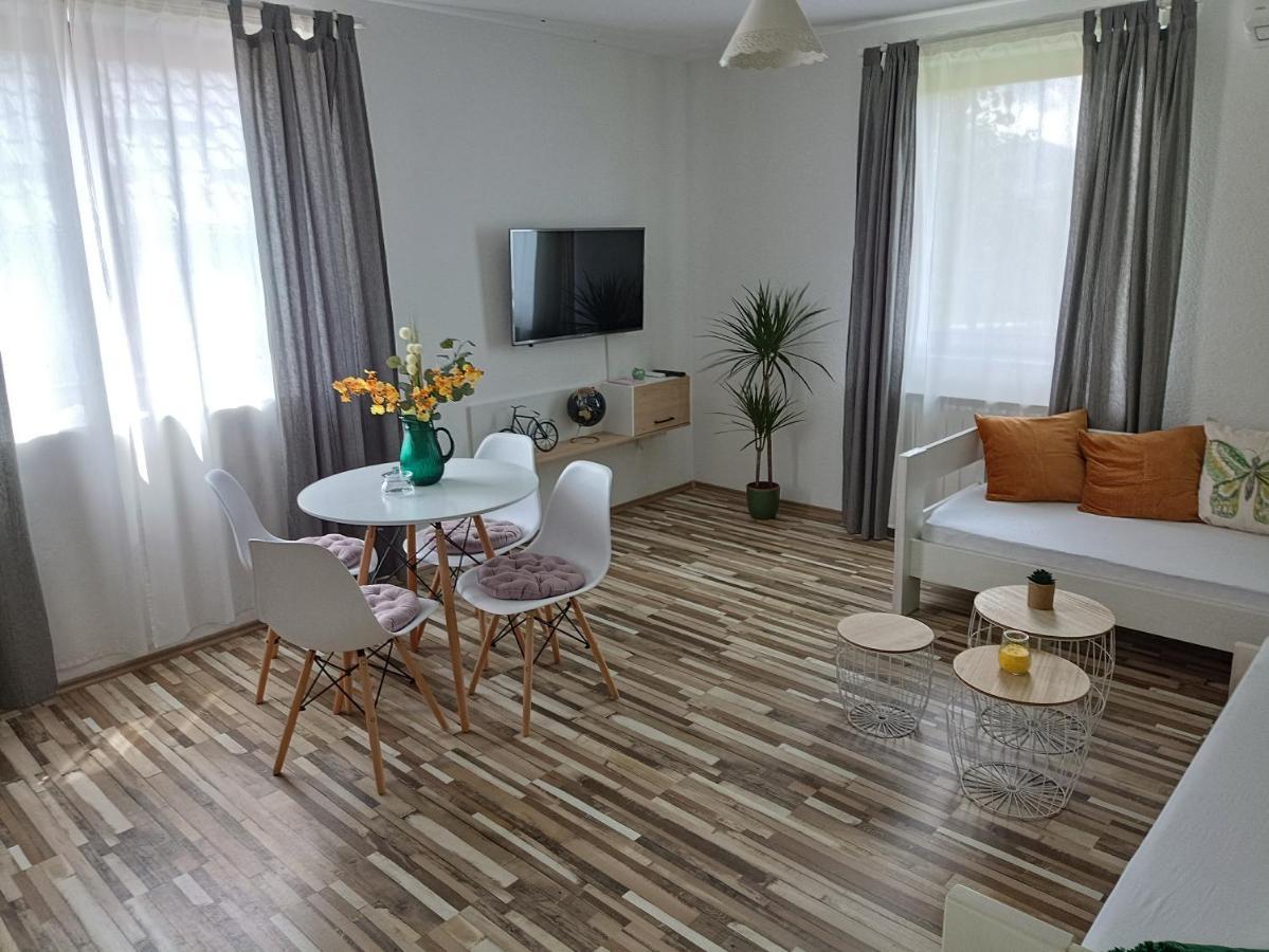 Holiday Home Ostrun Раковица Екстер'єр фото